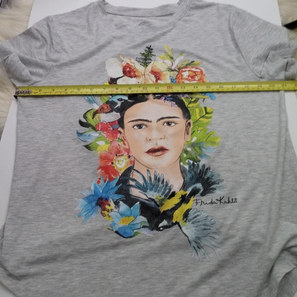 🍓$12 Frida Kahlo Hawaiian Graphic Tee NEW Juniors - Picture 9 of 13